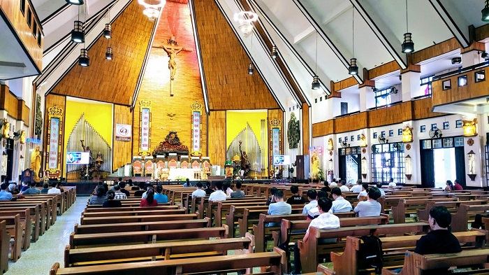 10 famous churches Vietnam, Phat Diem Cathedral, Notre-Dame Cathedral saigon, Saint-Nicolas Dalat Cathedral